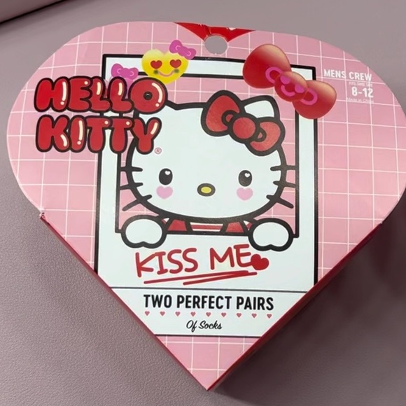 Hello Kitty Valentine's Adult 2 Pack Gift Box Socks - Picture 6 of 6